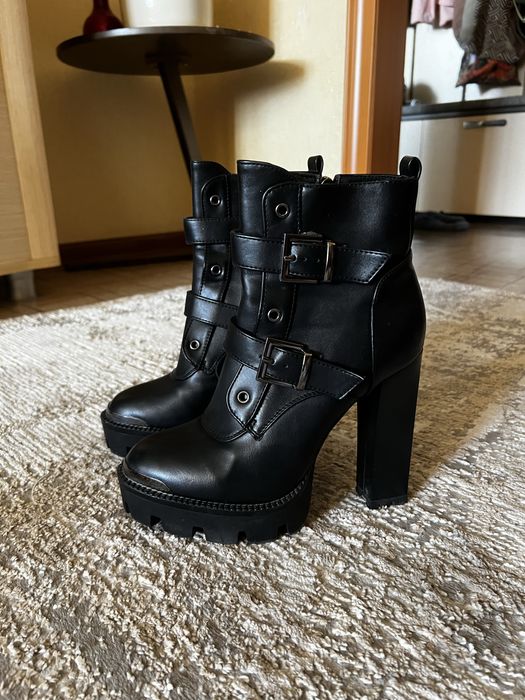 Продаю демисезонные сапоги