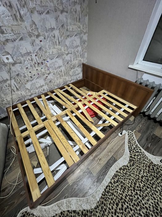 Кровать с матрасом