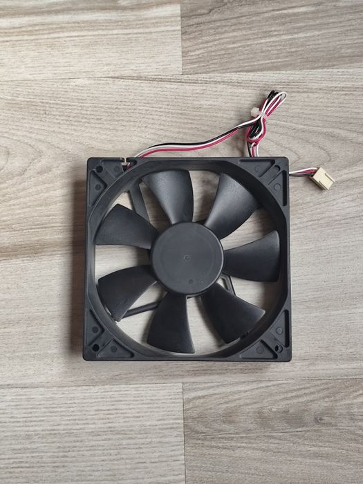 Vand ventilatoare/coolere 120mm și 80mm