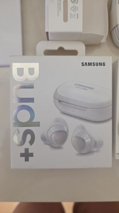 Продаю беспроводные наушники Samsung Galaxy Buds+ в классическом белом