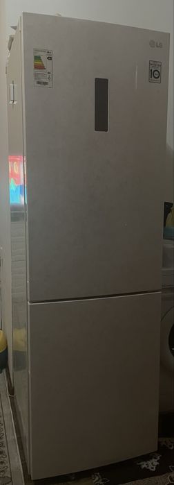 Холодильник LG продается