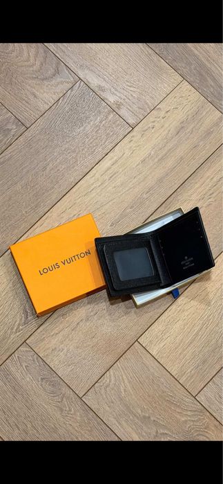 Продавам Louis Vuitton портмоне