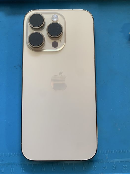 Оригинален капак за iPhone 14 Pro златен