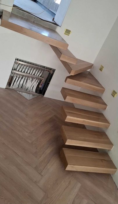de vinzare usi,inerior exterior ,ferestre termopan scarii interioare mobila toate din lemn masiv,si reparatii,reconditionari/execut/