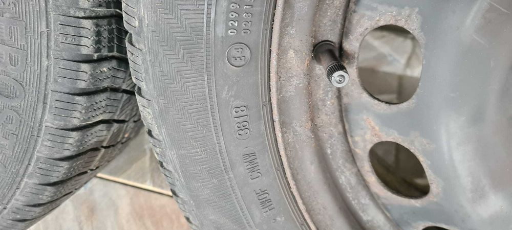 Vând roți + capace de roți pe 16.