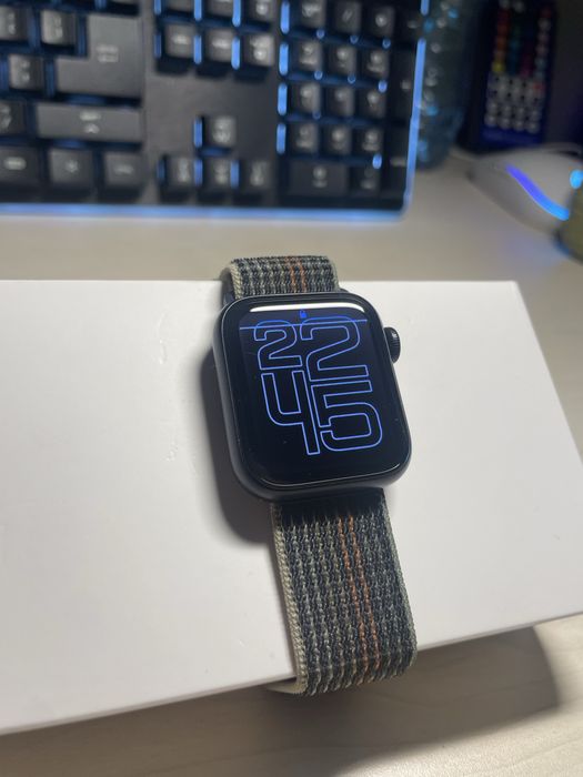 Apple Watch SE 2 (40mm) Като нов! - 100% Батерия, Пълен комплект