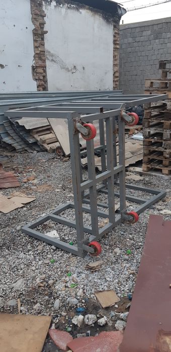 Продаю металлическую тележку