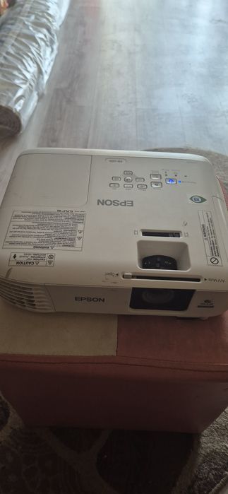 Vand 2 bucati de video proiectoare epson