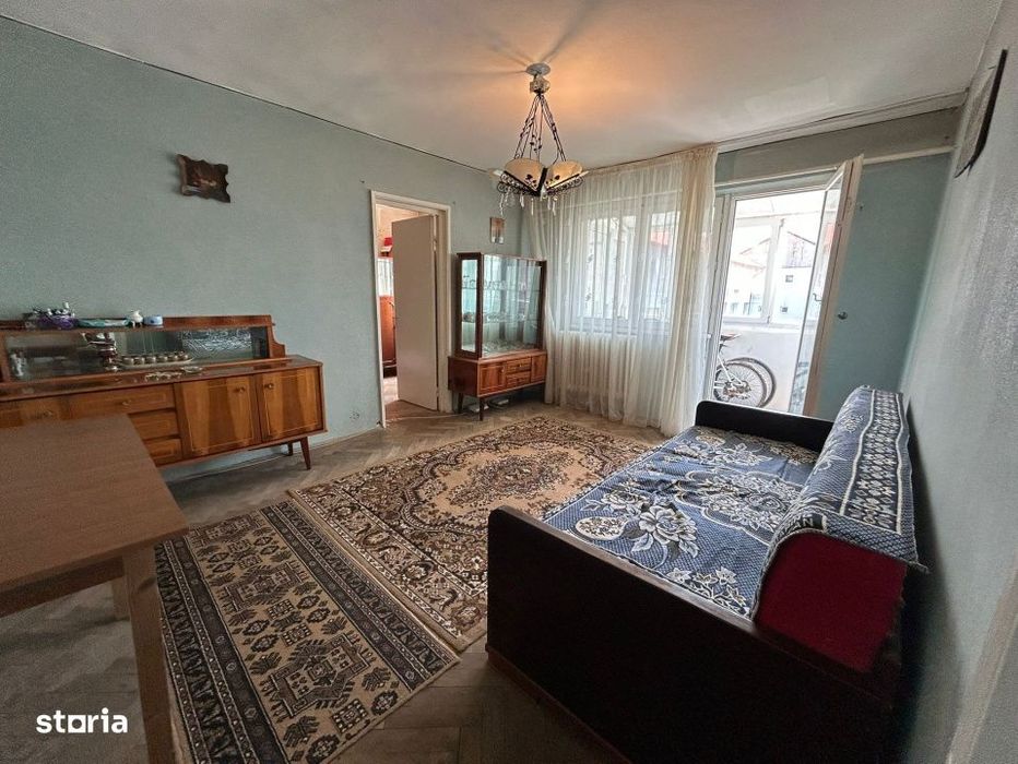 Apartament 2 camere, semidecomandat, 41mp, Craiovita, zona Niela.