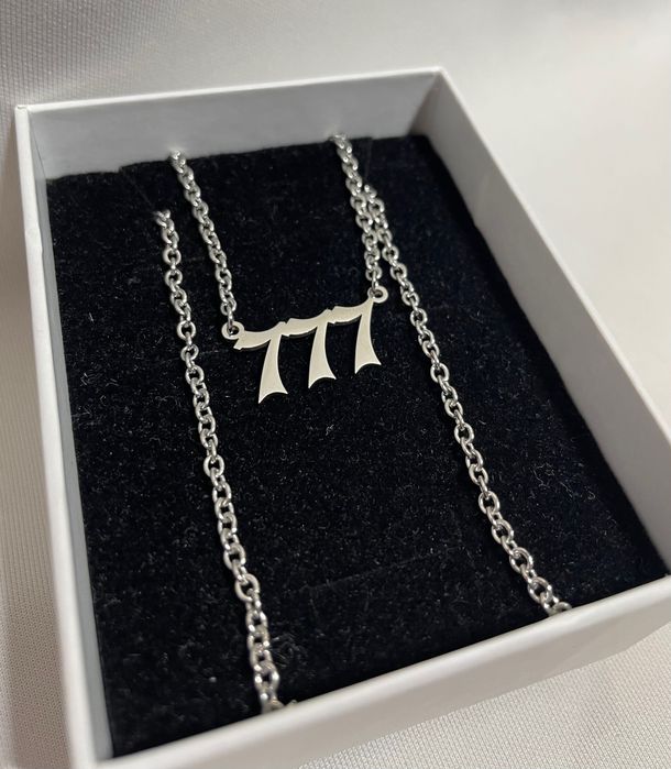 Колие с число “777”