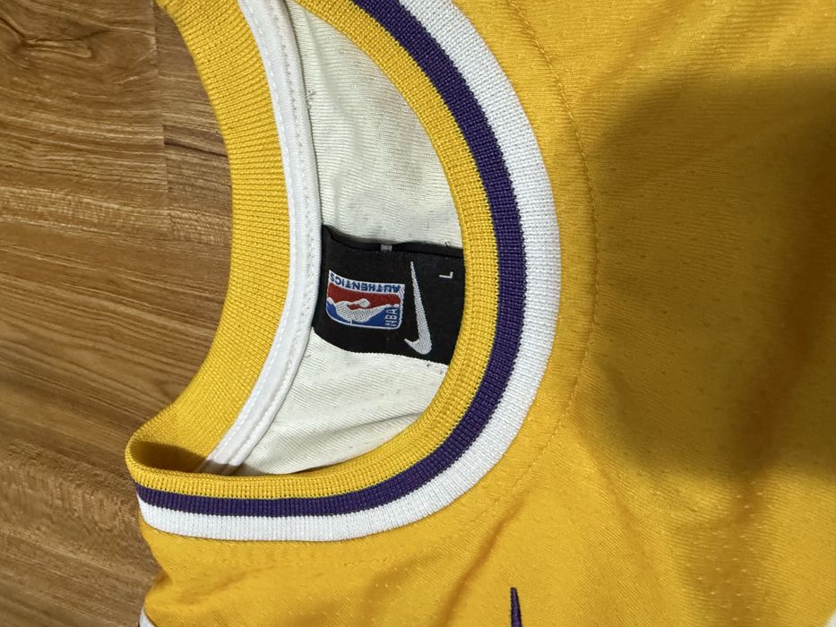 Maieu lakers (lebron james)