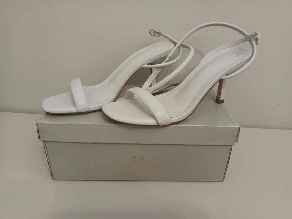 Продавам дамски сандали