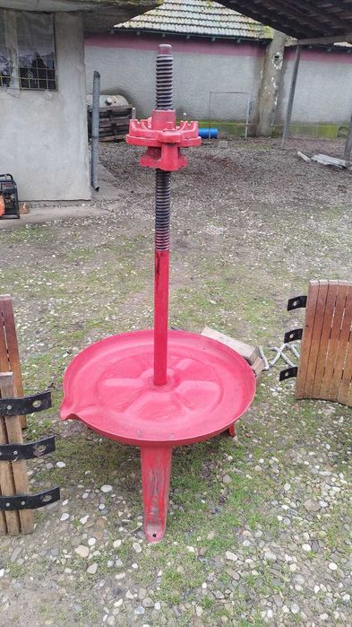 Vand echipamente agricultura : teasc struguri  , solare , cub plastic