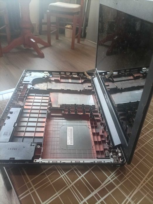 Лаптоп ASUS D553M-комплект капаци,панел с клавиатура и батерия.