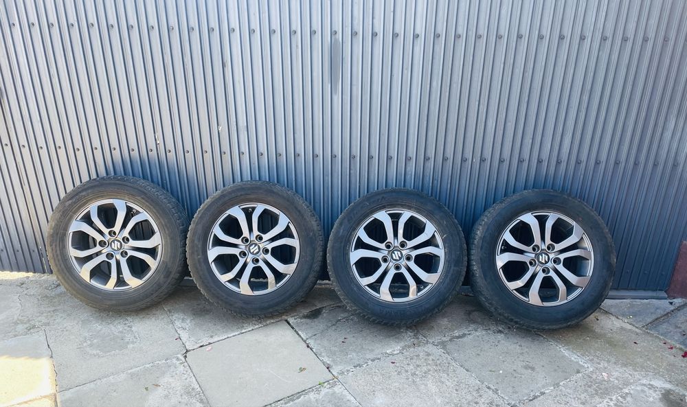 Set 4 Jante Aliaj Originale Suzuki 16" + Anvelope Iarnă 215/60 R16 Yokohama