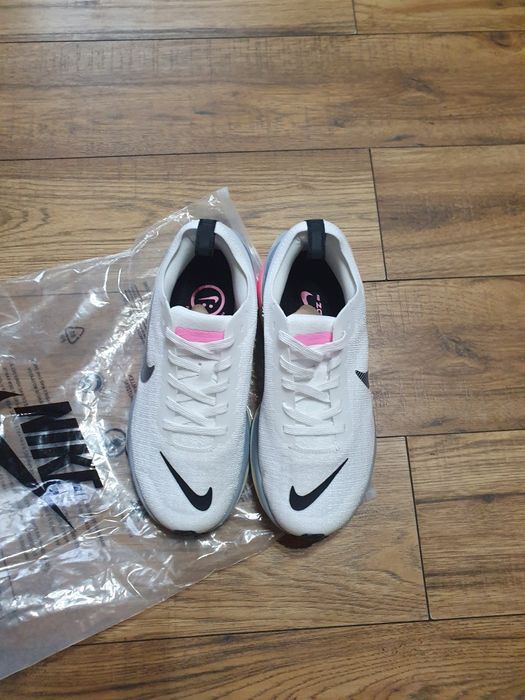 Vând nike zoomx  .