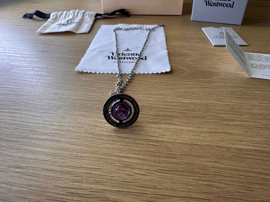 Colier Vivienne Westwood ”world’s end orb”, bilă mov, argintiu mic