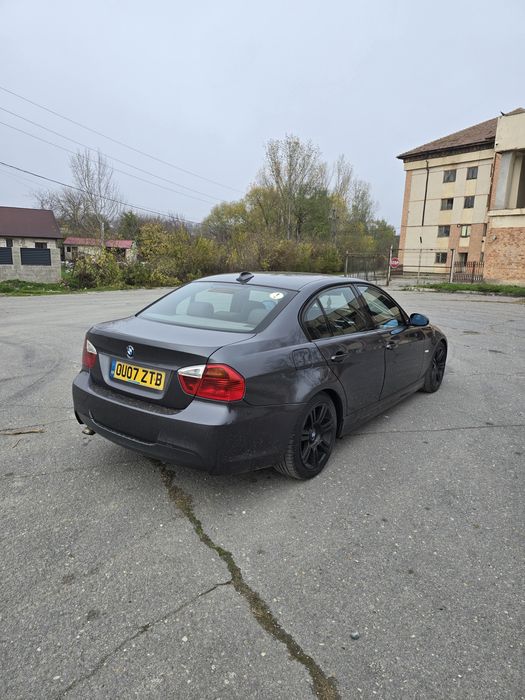 Dezmembrez bmw e90 320d