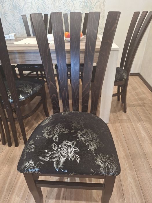 Продавам столове комплект 6 бр.