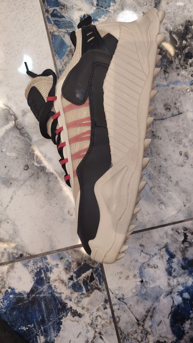 Adidasi off white