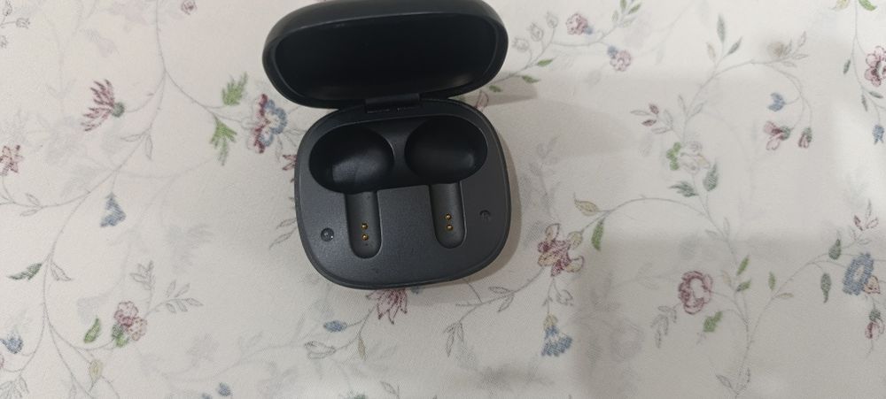 Продаю Кейс от наушник JBL Wave Flex