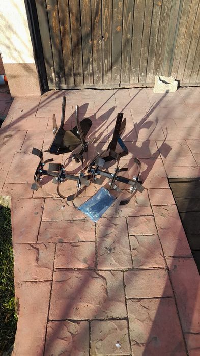 Motocultor cu remorca,freza,roti cauciuc,plug,prasitoare