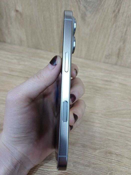 iPhone 16 pro 256 natural 100%