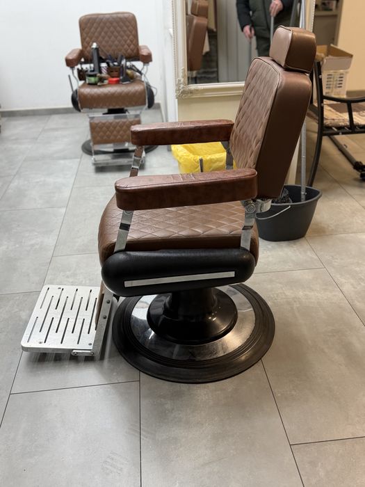 Vand 4  scaune frizerie