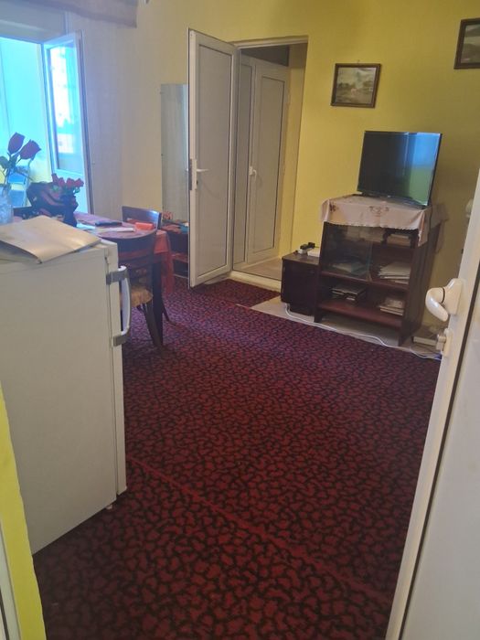 Vând apartament  3 camere