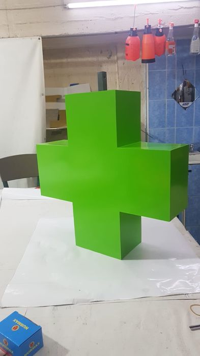 Продам объемные буквы и крест для медцентра