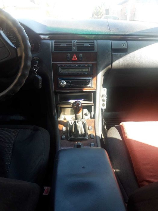 Мерседес Е 210 .