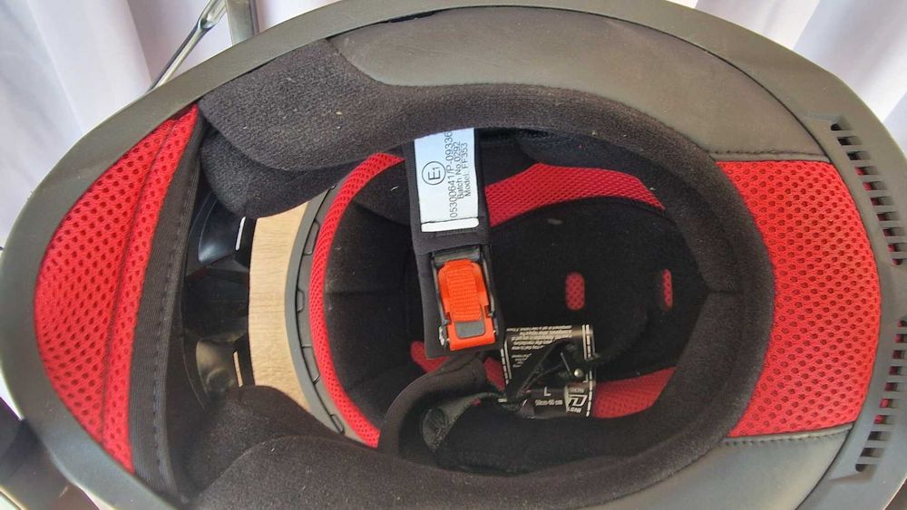 Мотоциклетна каска -LS2 размер - L