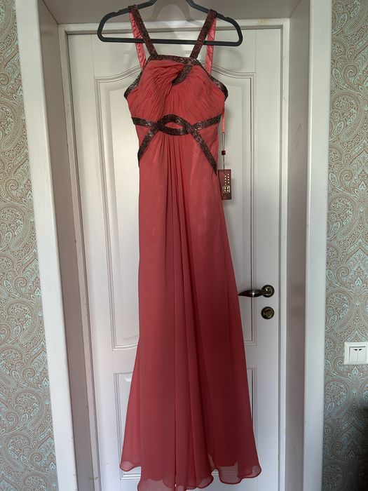 Новое с этикеткой Платье вечернее длинное