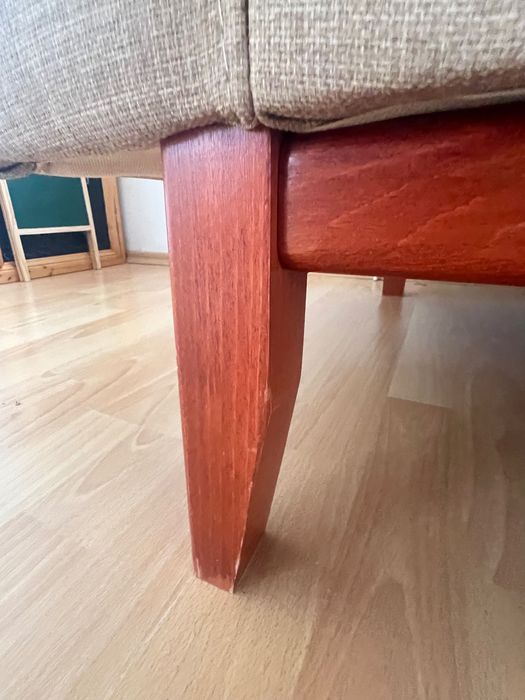 Триместен диван бежов