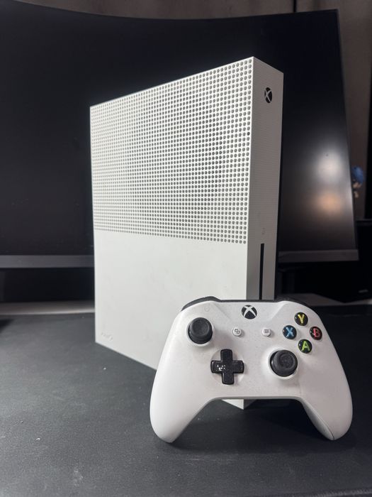 Продам XBOX ONE S 1tb