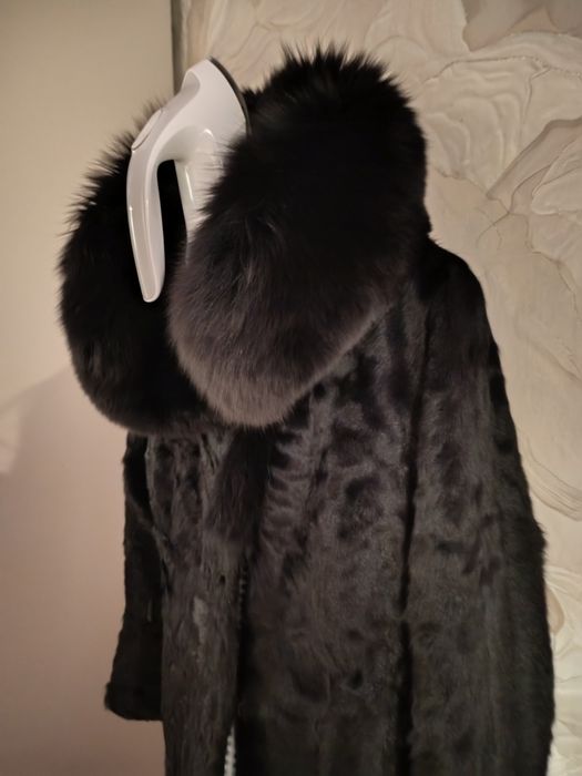 Продам шубку из козлика с песцом