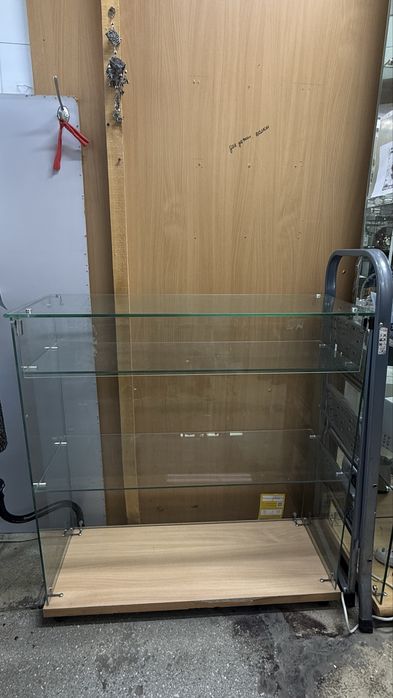 Продам стеклянные ветрины