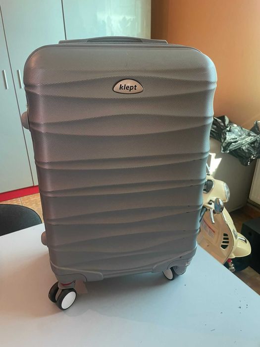 Trolere diferite culori