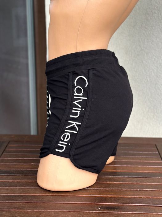 Дамски къси панталони Calvin Klein - размер S, Отлично състояние
