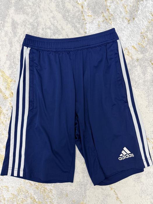 Продам синие шорты адидас оригинал для тренировок размер XS