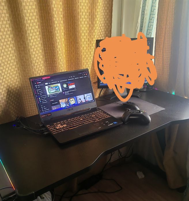 Setup gaming Laptop + mouse + birou + controller