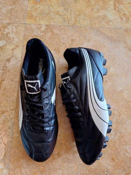 Vând ghete fotbal 43