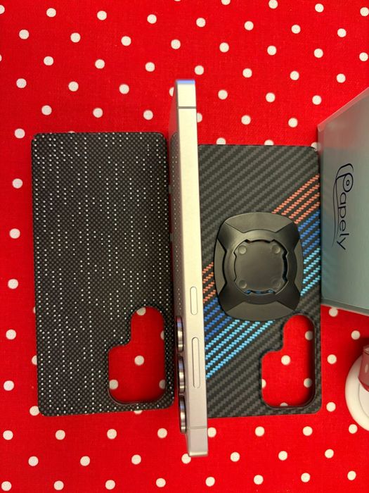 Vand S25 Ultra Titanium  WhiteSilver 256 Gb ,12 Gb Ram cu garantie emag pana 09.2027