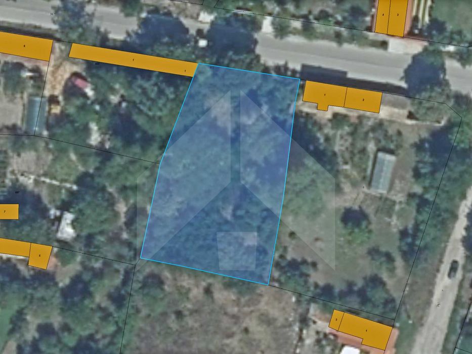 Продава парцел В РЕГУЛАЦИЯ, на главна улица в гр. Плиска с ТОК и ВиК.