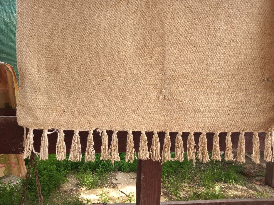 peretar covor pres traditional romanesc