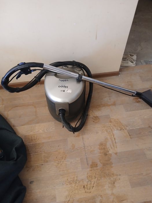 моющий пылесос LG  Hippo 1600