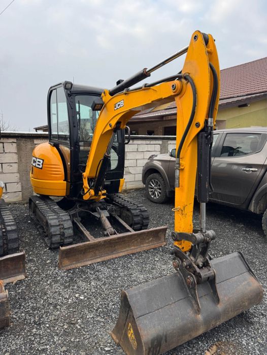 Miniexcavator/Buldoexcavator de închiriat