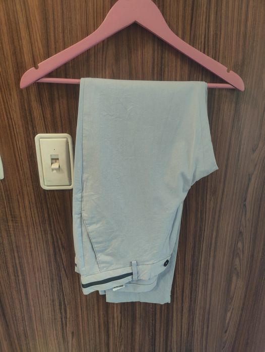 Продавам чисто нов (неносен) панталон Réserved, slim34, за 7 евро.