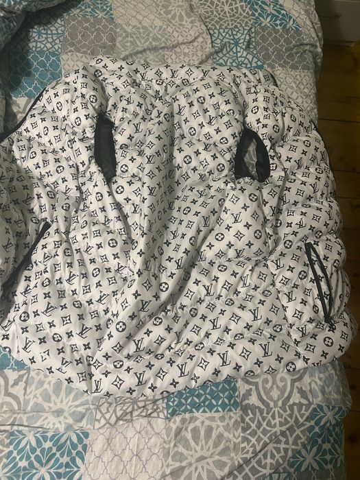 Vestă lv purtată puțin