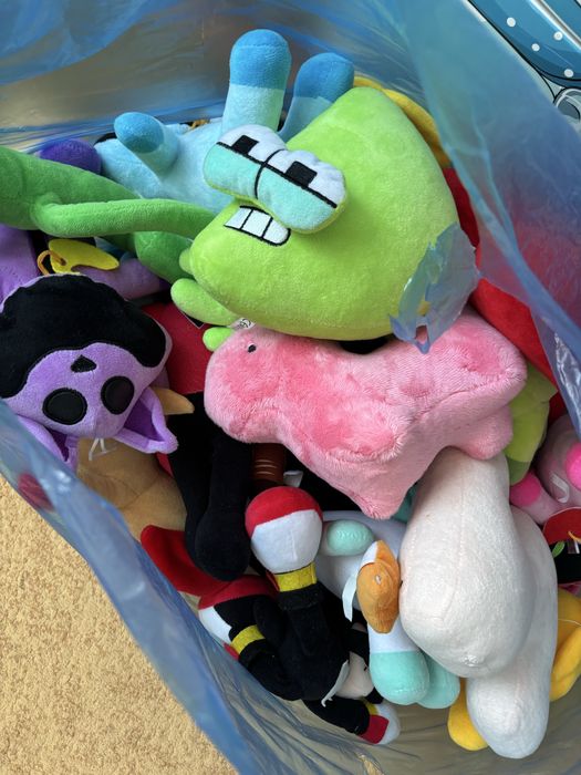 Продам игрушки,2 пакета